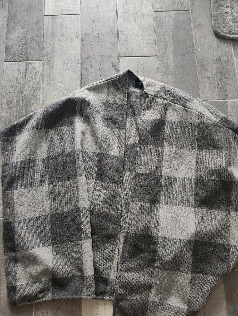 Gap Cozy Gray Plaid Open Front Shawl